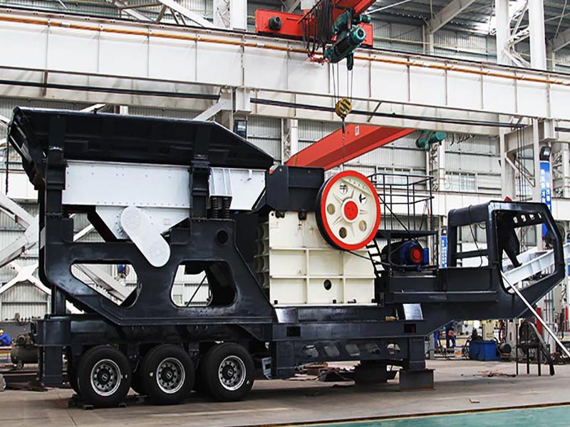 Mobile concrete jaw crushing plant